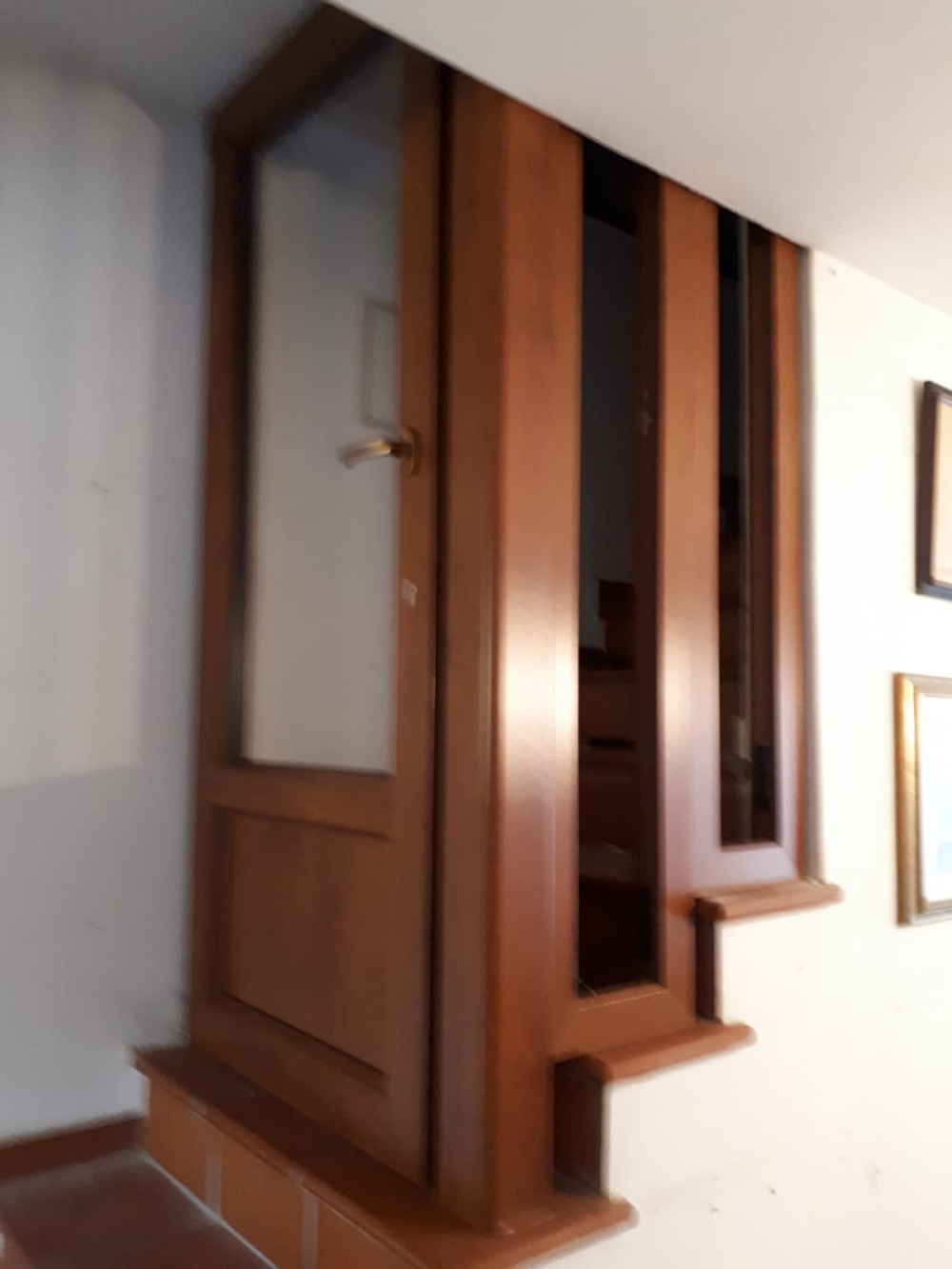 porta di legno con vetro