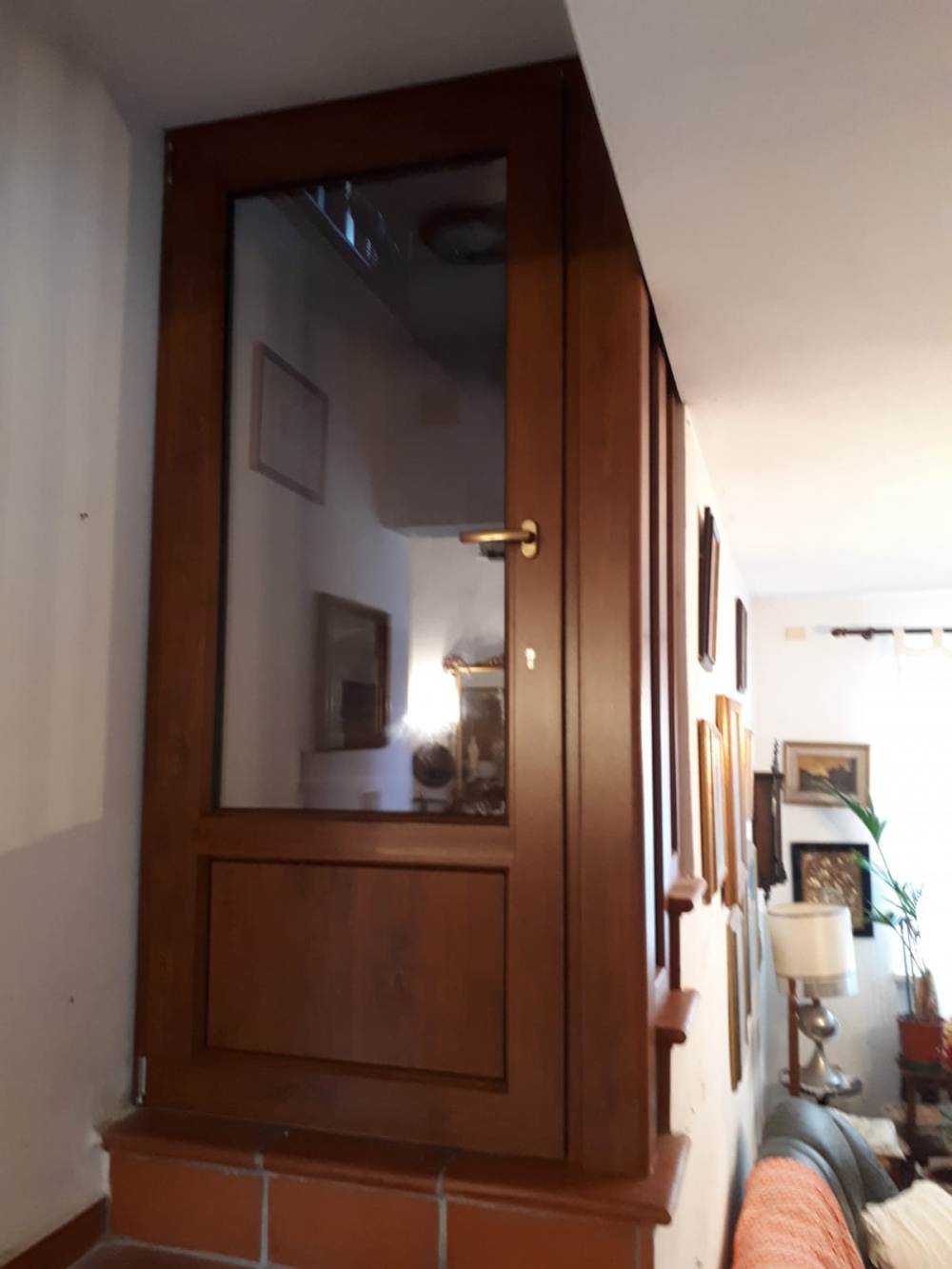 porta di legno con vetro
